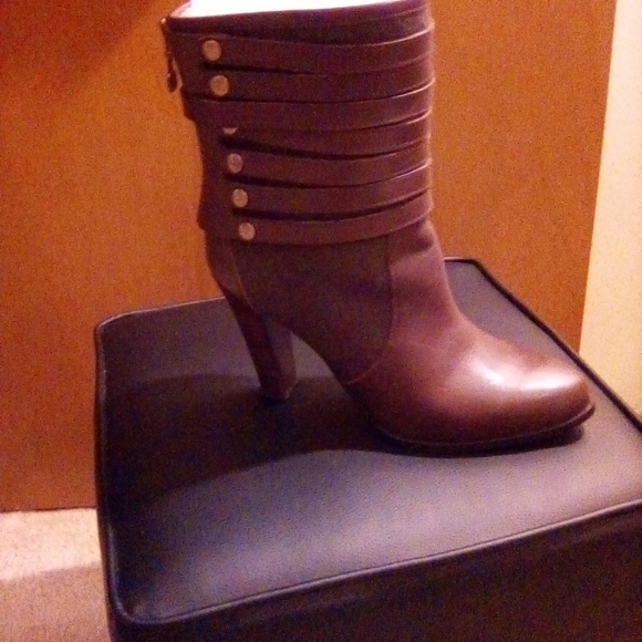 Versitile 2 in 1 short boot - Picture 1 of 3
